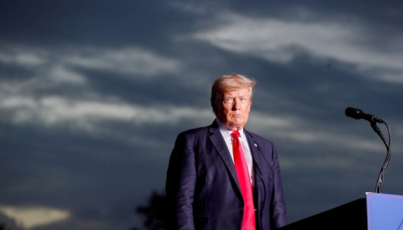 ترامب يتلقى جرعة معززة من اللقاح 