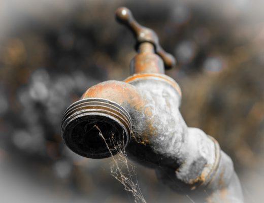 إربد إيقاف ضخ المياه عن مناطق بسبب تعطل محبس