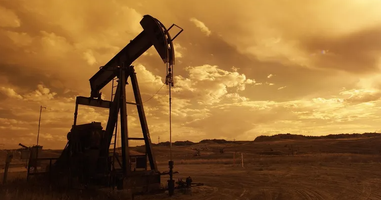 النفط يهبط بسبب المخاوف من أوميكرون