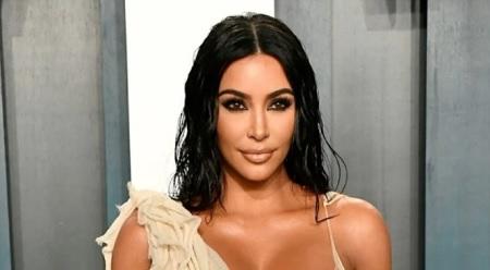 حبيب كارداشيان الجديد يصطحبها للعشاء في جزيرة