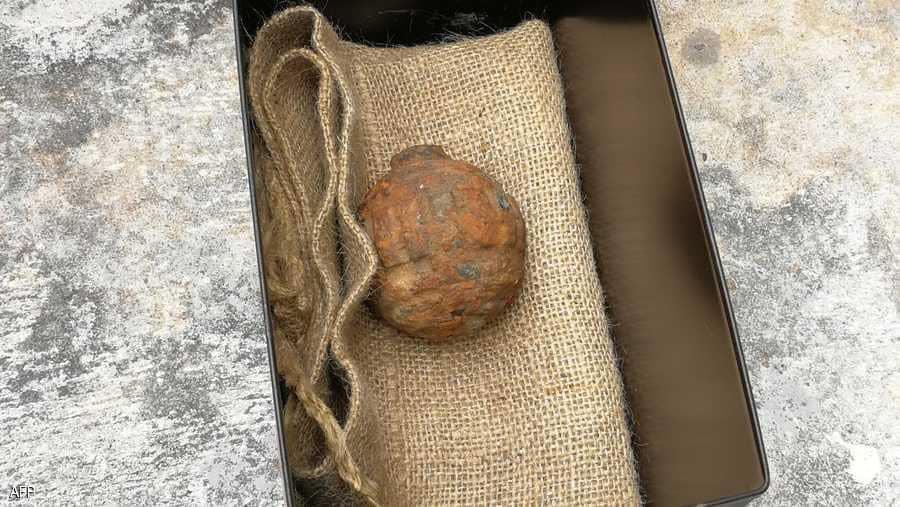 الامن يتعامل مع قنبلة يدوية قديمة في بلدة حاتم بإربد