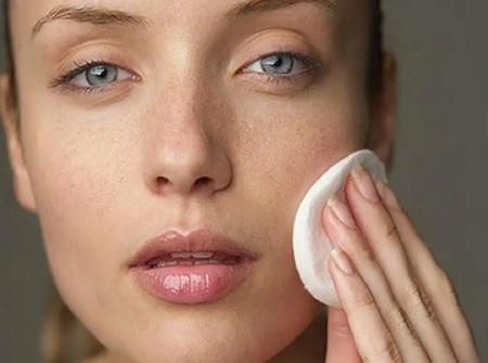 بشرتك حساسة إليك نصائح هامة للعناية بها