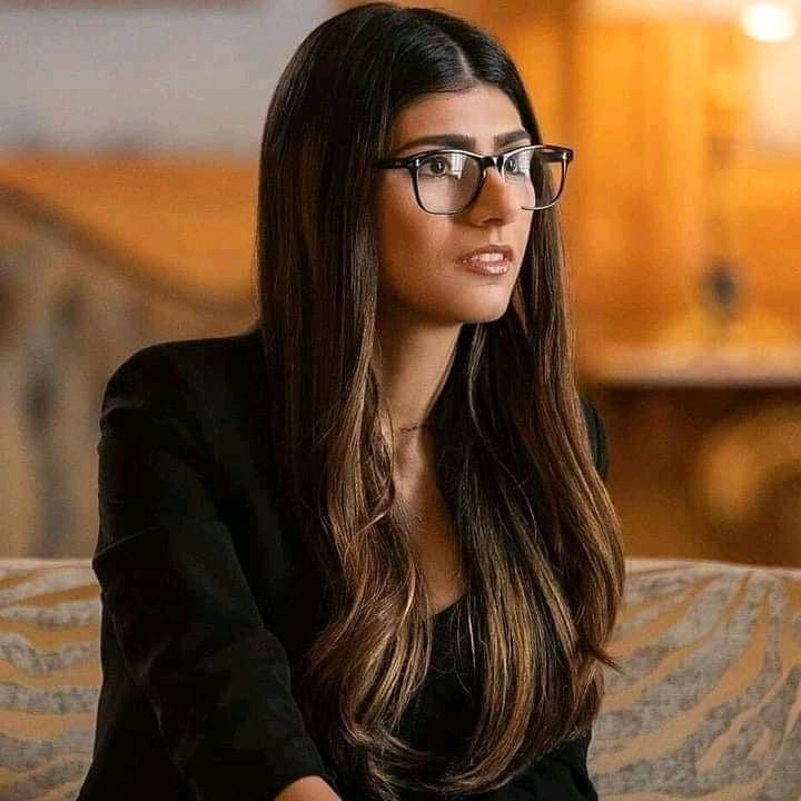 نجمة الأفلام الإباحية ميا خليفة تكشف حجم ثروتها