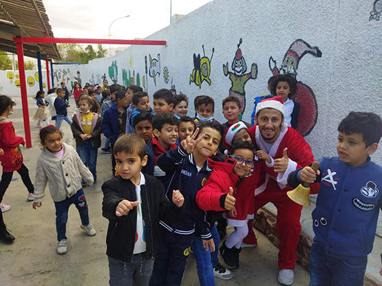 عالم ايجابي تفرح اطفال العقبة بعيد الميلاد المجيد 