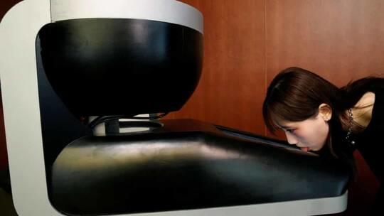 اليابان تطور طريقة لتذوق الطعام عبر شاشة التلفاز