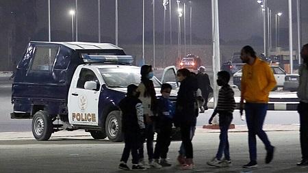 مصر ضبط أب قيد نجله بسلسة لمنعه من زيارة والدته