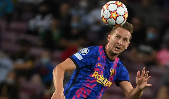 برشلونة على وشك التخلص من دي يونغ