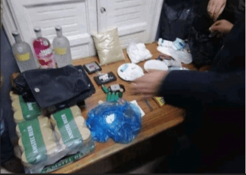 سجن فنان تونسي ونجل لاعب لحيازة المخدرات