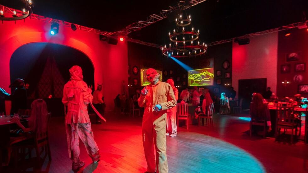 مطعم سعودي يتيح لزبائنه فرصة العشاء مع شبح