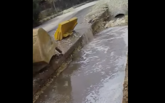 استهتار مائي في شارع كلية الرياضة