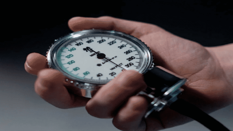 مشروب أحمر قد يساعد على خفض ضغط الدم وإطالة العمر