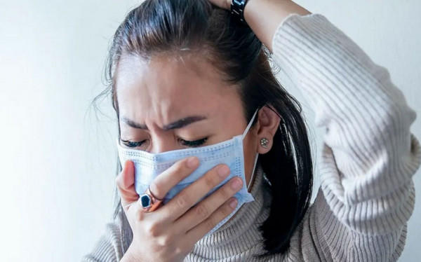 أهم 5 أعراض للتمييز بين أوميكرون والرشح