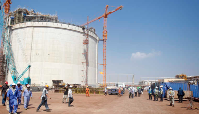 الرئيس اليمني يقيل محافظ شبوة بعد تصريحات عن الإمارات