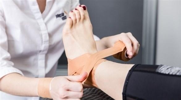  نصائح لعلاج آلام كعب القدمين