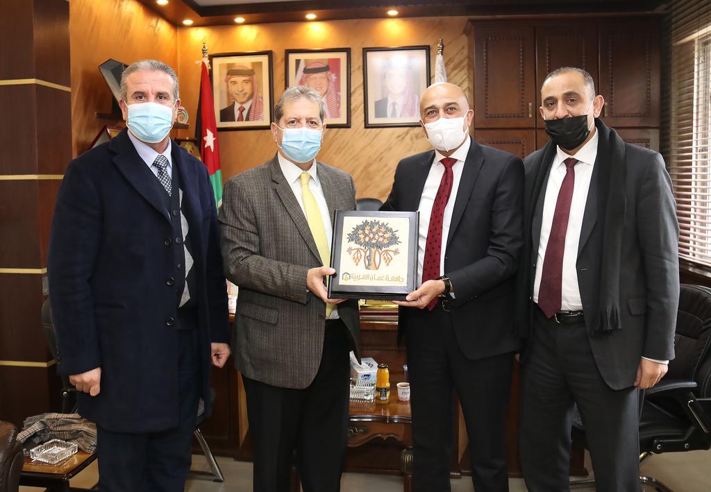 رئيس عمان العربية يزور مؤسسة تنمية أموال الأيتام