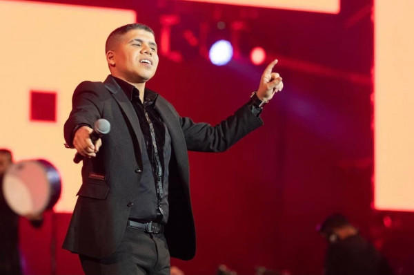 كيف رد عمر كمال على اتهامه بسرقة أغنية