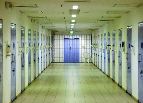 السجن لمعلم أردني زور شهادة تلقي مطعوم كورونا