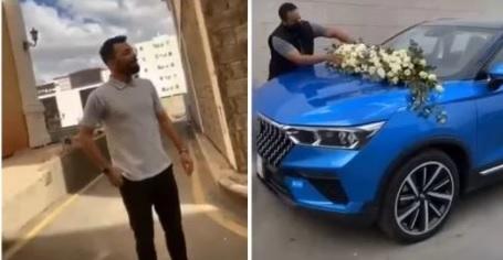 سعودية تهدي موظفا يعمل لديها سيارة فارهة  فيديو