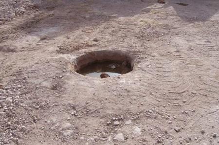 شكاوى من انهيار حفرة امتصاصية بالسلط