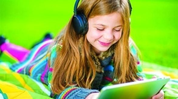  تحذير من أضرار للسمع قد تسببها سماعات الرأس لدى الأطفال