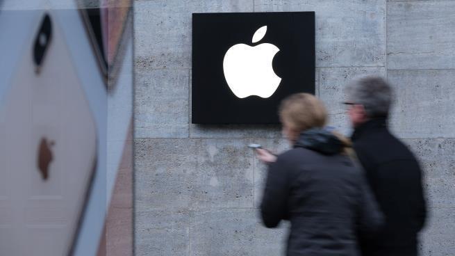 أبل تغلق متاجرها جزئيا في نيويورك