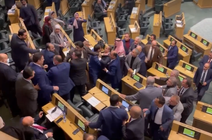 مشاجرة النواب من زاوية جديدة  فيديو