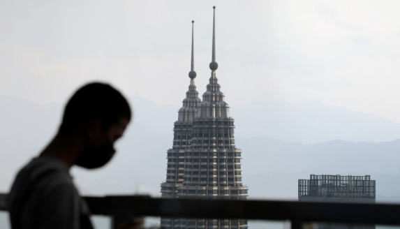 ماليزيا ترفع حظر السفر عن 8 دول