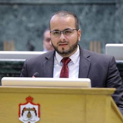 الرياطي يبهر الأردنيين بلكماته