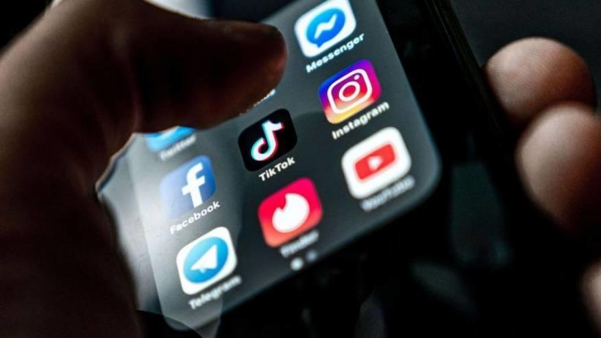 حجب تطبيقات المراسلة بمناطق عقد امتحان التوجيهي