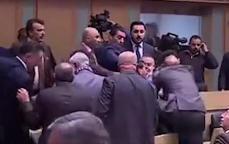 صحفي إسرائيلي يعلق على أحداث النواب الأردني