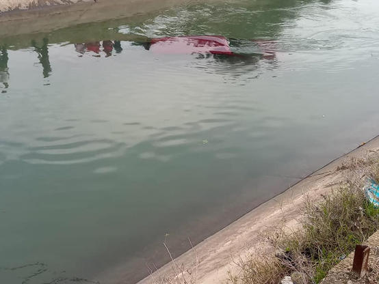 انتشال مركبة سقطت في قناة الملك عبد الله