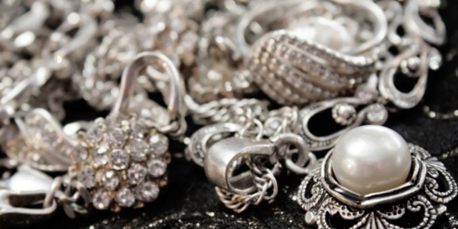 هل الذهب الأبيض البلاتين عليه زكاة