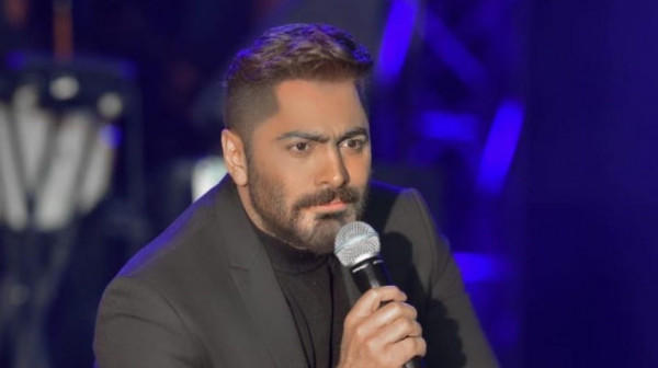 تامر حسني يكشف حصوله على درع فنان العام 