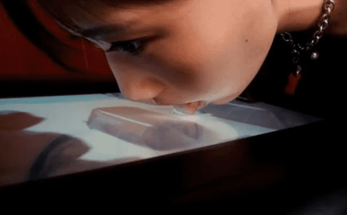 تلفزيون يتيح للمشاهد تذوق الطعام بالإعلانات