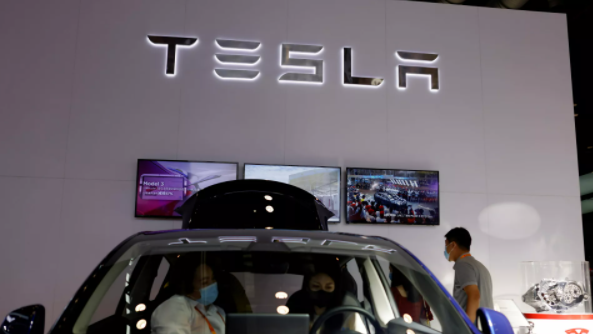 تسلا تستدعي نحو نصف مليون سيارة لدواعي السلامة