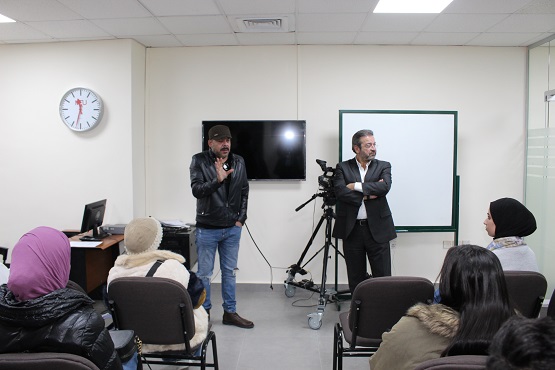 طلبة إعلام الشرق الأوسط يحاورون الفنان منذر الرياحنة