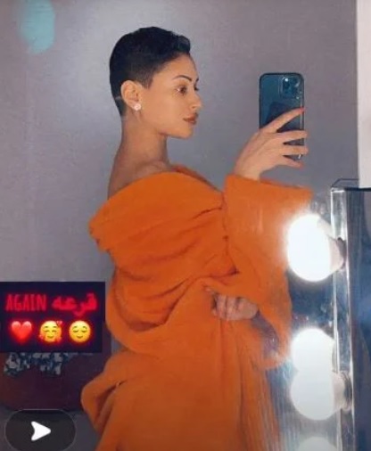 فنانة كويتية تصدم الجمهور بروب الاستحمام - صورة 