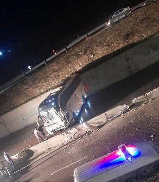 انزلاق حافلة ركاب على طريق جرش عمان - فيديو 