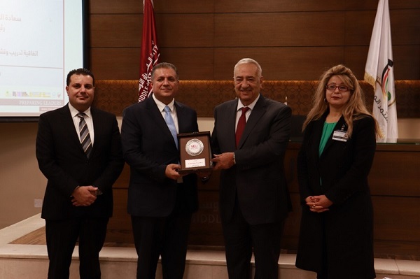 اتفاقية تعاون ثنائية بين جامعة الشرق الأوسط ومجموعة استيتيه للتصميم الداخلي