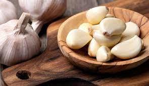 لا تفغلي عنها 4 علامات تؤكد فساد الثوم