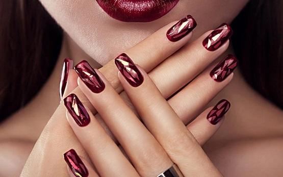 لهذه الأسباب  توقفي عن استخدام الأسيتون لإزالة المانيكير