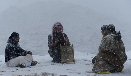 شاهدوا فيديو تساقط الثلوج بالسعودية