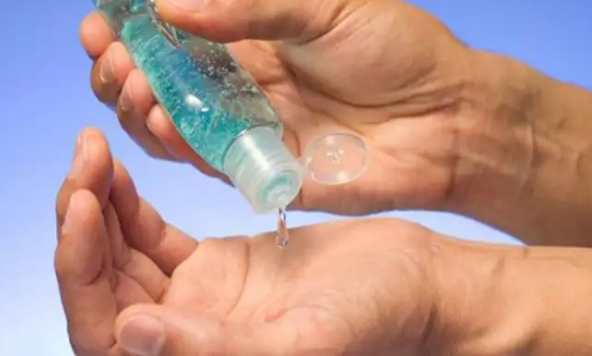 لهذه الأسباب لن تفرط في استخدام معقم اليدين بعد الآن