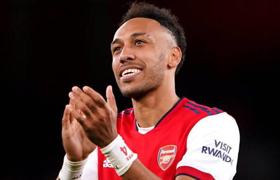 الهلال السعودي يغري أوباميانج بعرض ضخم