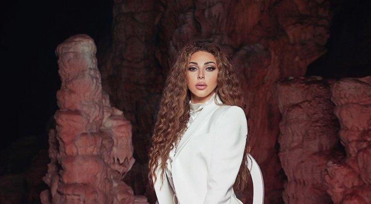 ميريام فارس تخطف الأنظار بالأصفر  فيديو