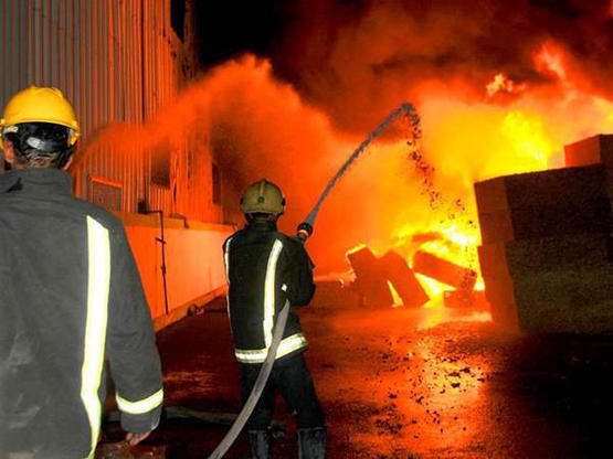 إخماد حريق بمجمع السفريات في عجلون