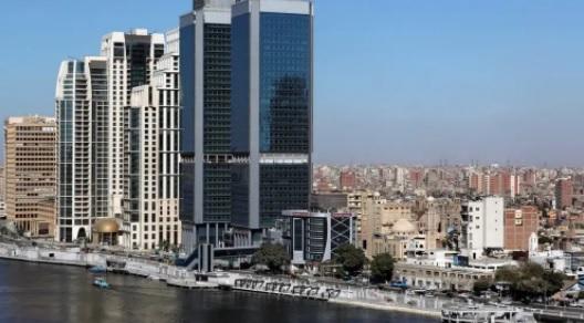 مصري يحاول بيع طفلته بهذا المبلغ