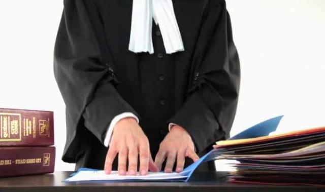 مسشتفى يطلب محاميا متفرغا