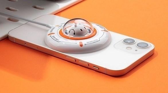  شاحن لاسلكي مستوحى من مركبات الفضاء