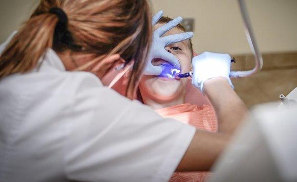 ماهو مرض الأسنان الطباشيرية الذي يصيب الأطفال